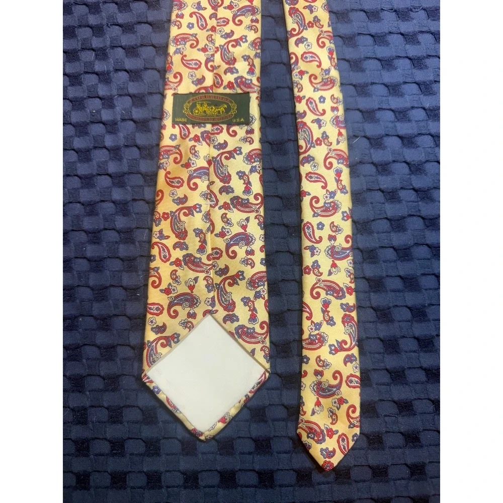Vintage Sturbridge Tiemakers Men's Necktie Gold Made in USA 100% Siljk